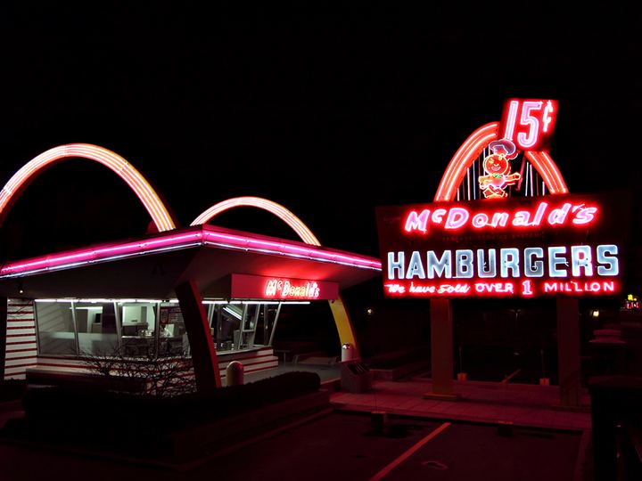 The red and white 1950s style McDonald's museum building in Des Plaines, Illinois